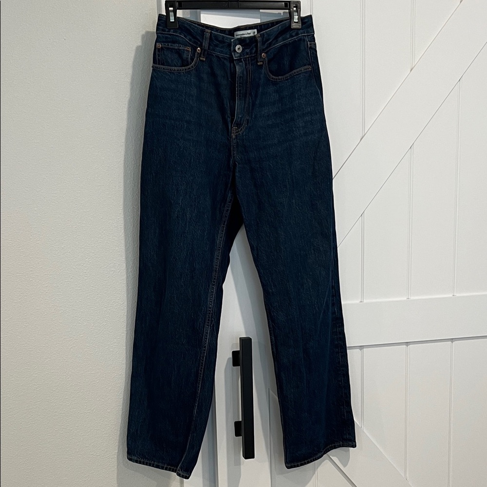 A&F “The Loose High Rise” Curve Love Jeans 26/2s